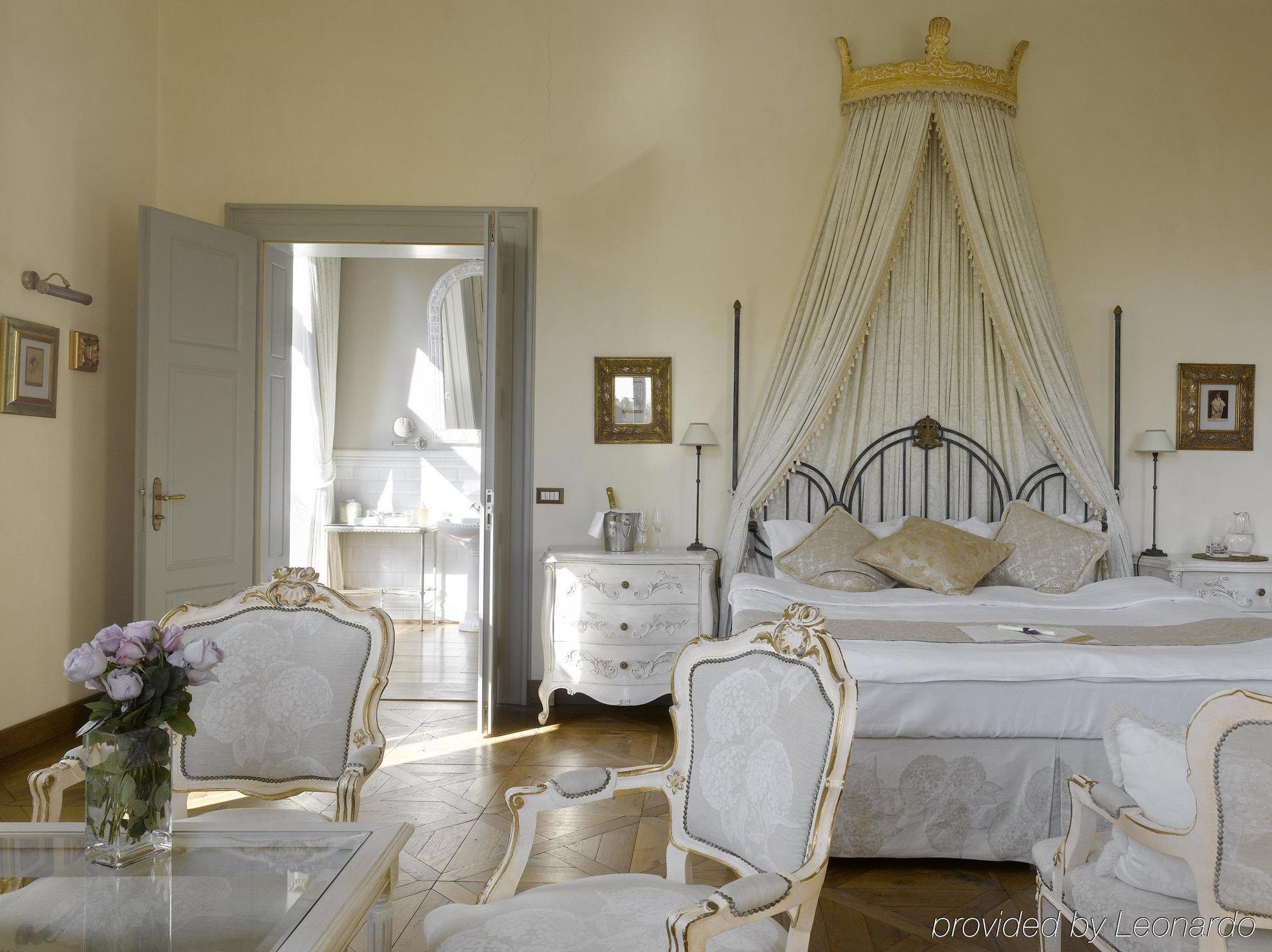 Chateau Mcely Room photo